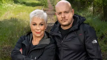 Backdrop к сериалу "Celebrity Hunted" #1317062