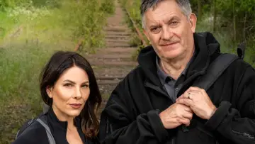 Backdrop к сериалу "Celebrity Hunted" #1317067