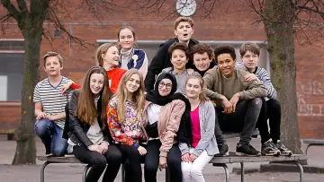 Backdrop for the TV series "Klassen" #1316428