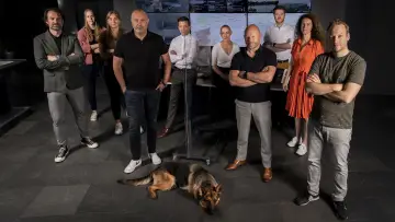 Backdrop for the TV series "Hunted" #1417315