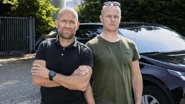Backdrop for the TV series "Hunted" #1417318