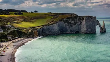 Backdrop for the TV series "Échappées Belles" #1338771