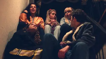 Backdrop к сериалу "Derry Girls" #1428067