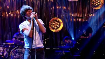 Backdrop for the TV series "Jools