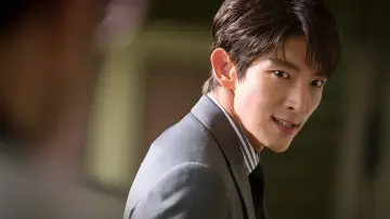 Backdrop for the TV series "Lawless Lawyer" #1839323
