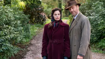 Backdrop for the TV series "Mrs Wilson" #1912219