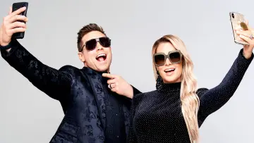 Backdrop for the TV series "Miz & Mrs" #1406343