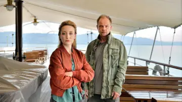 Backdrop к сериалу "Murder by the Lake" #1495714