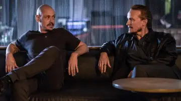 Backdrop к сериалу "Mr Inbetween" #1387434