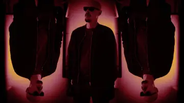Backdrop к сериалу "Mr Inbetween" #1387456