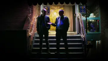 Backdrop к сериалу "Mr Inbetween" #1387461