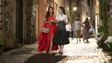 Backdrop к сериалу "Emily in Paris" #1332699