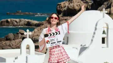 Backdrop к сериалу "Emily in Paris" #1332719