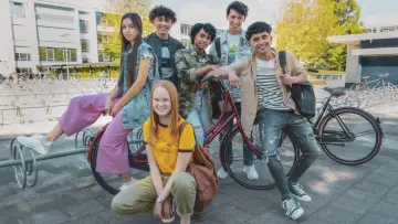Backdrop к сериалу "The First Years" #1342696