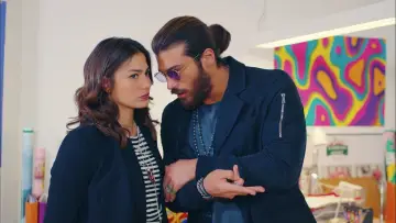 Backdrop к сериалу "Erkenci Kuş" #1360711