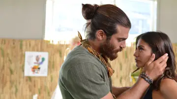 Backdrop к сериалу "Erkenci Kuş" #1360719