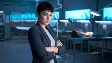 Backdrop к сериалу "Coroner" #1409937