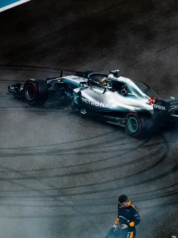 Poster к сериалу "Formula 1: Drive to Survive" #1367184