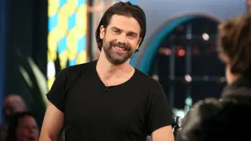 Backdrop к сериалу "Bonsoir bonsoir!" #1230791
