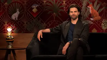 Backdrop к сериалу "Bonsoir bonsoir!" #1230793