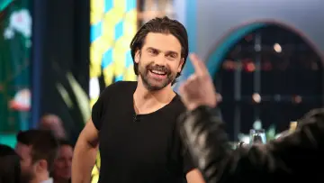 Backdrop к сериалу "Bonsoir bonsoir!" #1230795