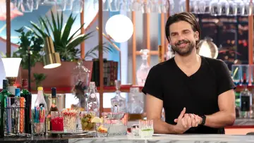 Backdrop к сериалу "Bonsoir bonsoir!" #1230796