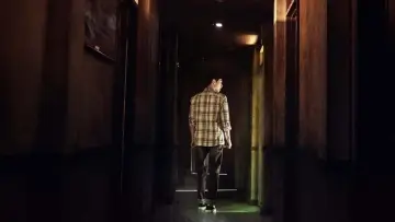 Backdrop for the TV series "Strangers from Hell" #1504643