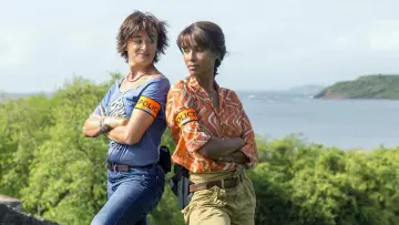 Backdrop к сериалу "Deadly Tropics" #1427443