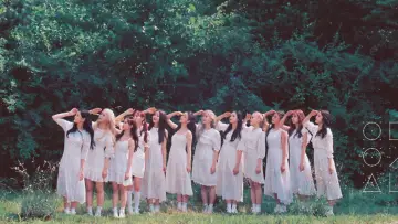 Backdrop for the TV series "LOONA TV" #1350738