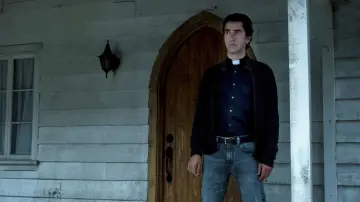 Backdrop for the TV series "Midnight Mass" #1394219