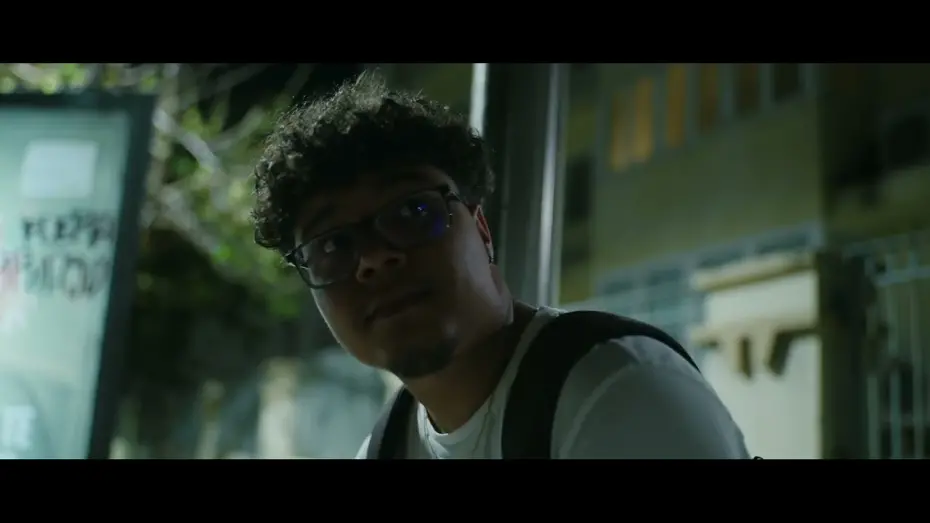 Watch film Change Doesn’t Arrive By Bus | Lo Usual - Micrometraje