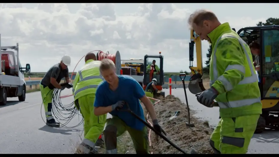 Watch film Giraffe | Giraffe / Anna Sofie Hartmann 2019 / Germany, Denmark