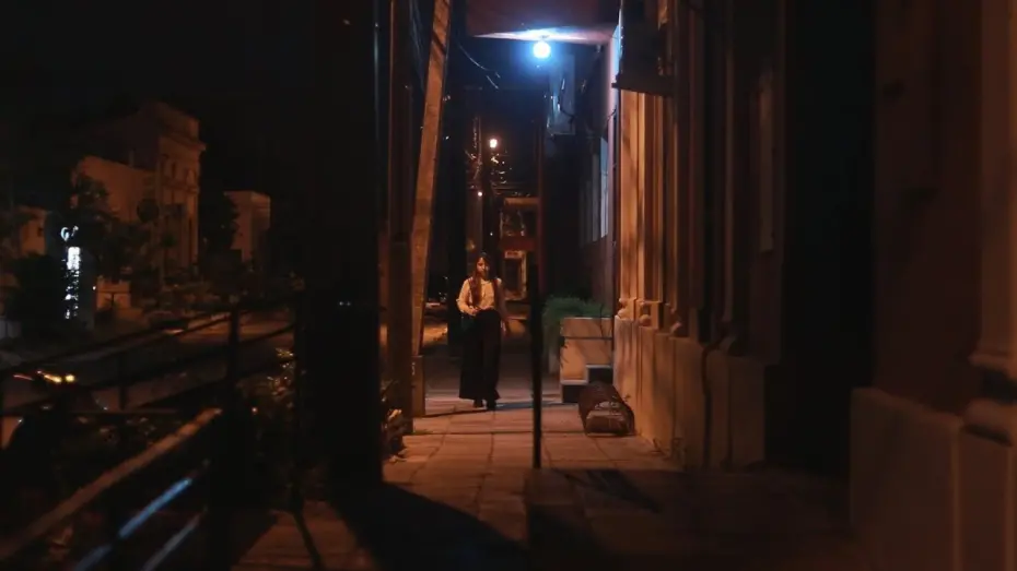 Watch film Waning moon | Luna menguante | Cortometraje interactivo