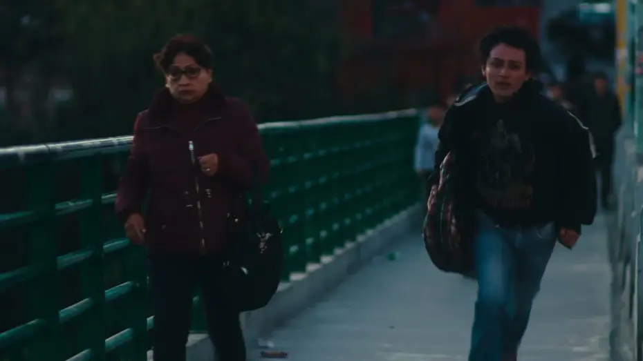 Watch film Halfway Down the Street | Competencia Peruana | Tráiler | A media calle