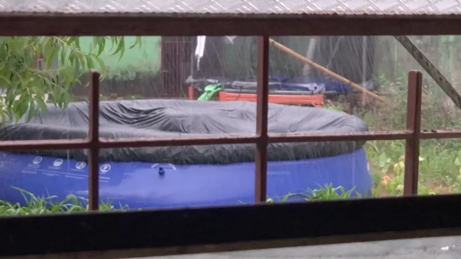 Watch film it rains on a saturday | quando chove em um s&aacute;bado