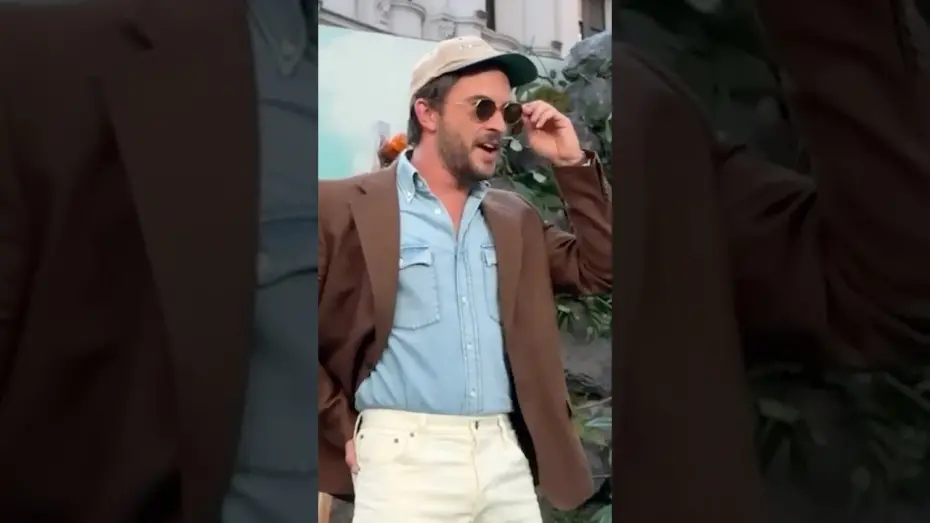 Watch film Untitled Jurassic World Movie | Jonathan Bailey doesn’t disappoint with the tiny glasses