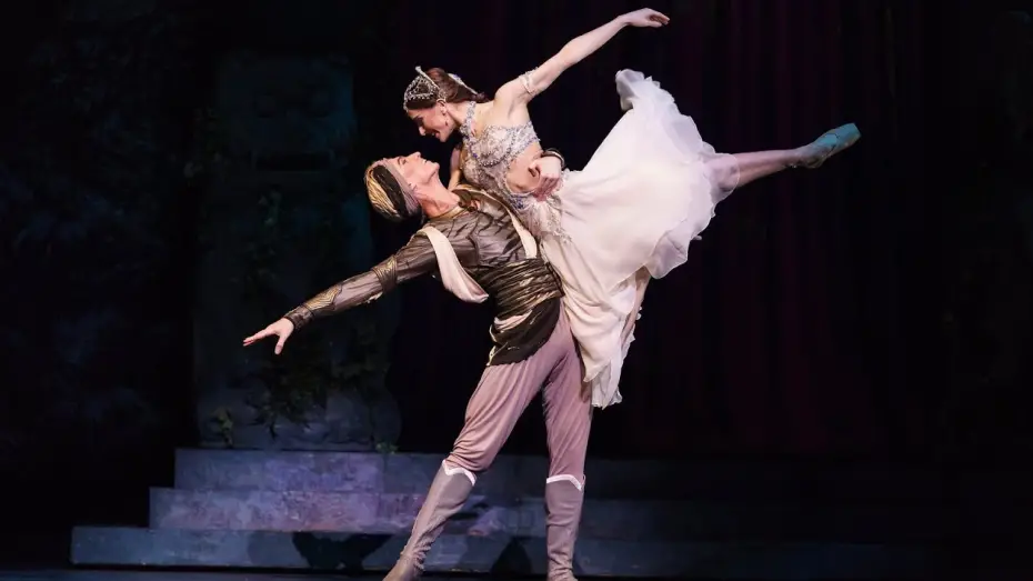 Watch film La Bayadère (Royal Ballet) | La Bayadère – Act I pas de deux (Marianela Nuñez, Vadim Muntagirov; The Royal Ballet)