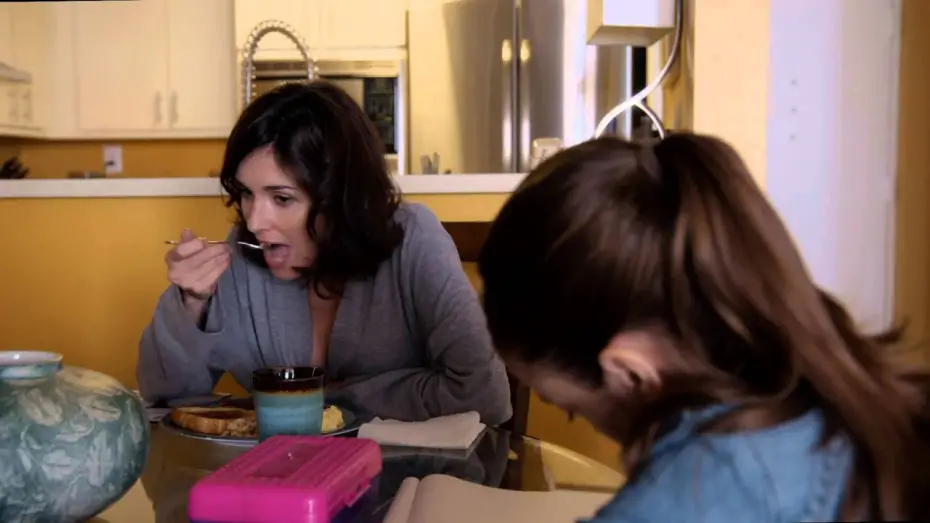 Watch film Beautiful & Twisted | Красивая и безумная - Trailer