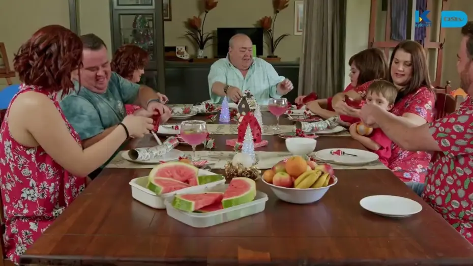 Watch film Kersfees by Molly & Wors | Amptelike Voorskou | Kersfees by Molly en Wors | kykNET
