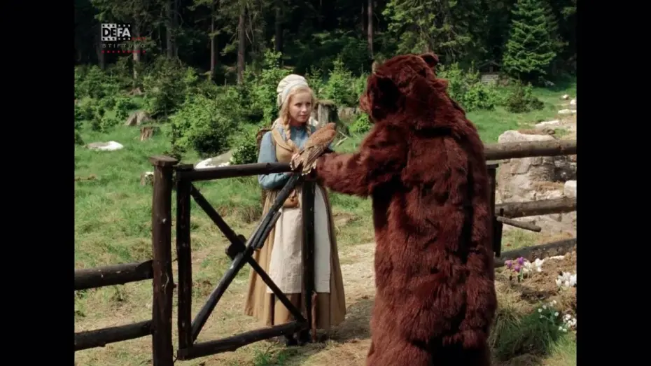 Watch film Snow-White and Rose-Red | Schneeweißchen und Rosenrot - DEFA-Trailer