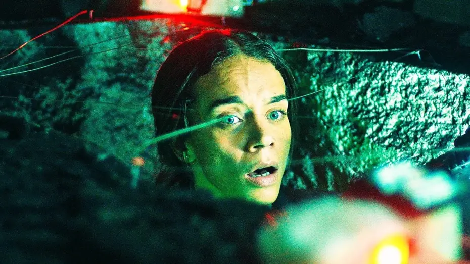 Watch film Safe House | Укрытие номер один &mdash; Русский трейлер (Дубляж, 2025)