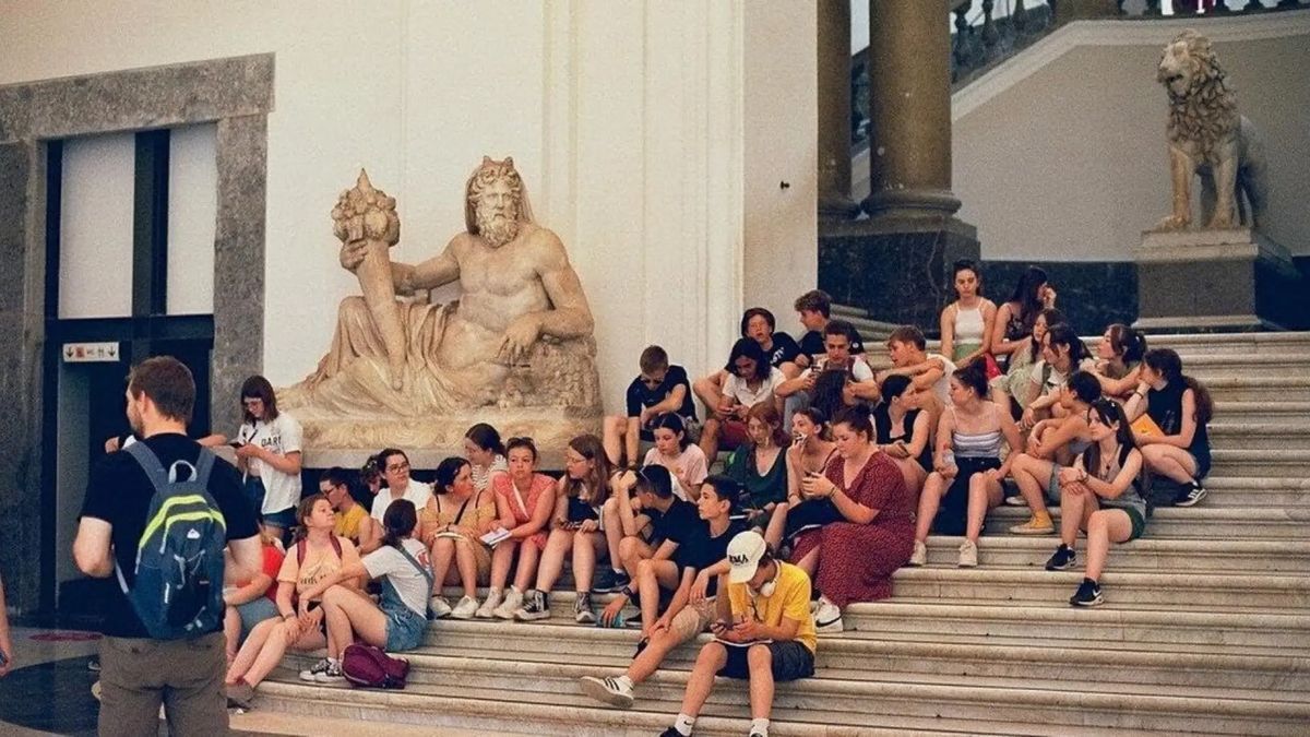 Marine Atlan’s Debut La Gradiva Follows a School Trip to Pompeii