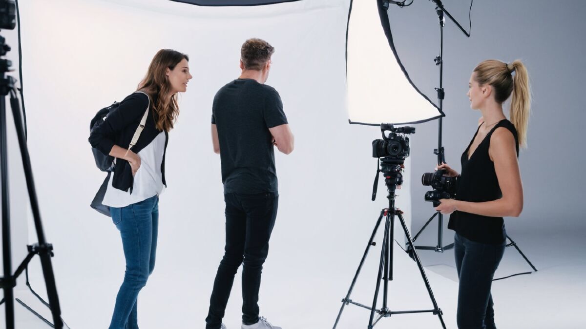 How models can build a professional workflow with photographers on set